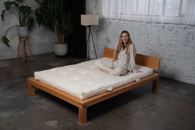Bett Essence; metallfreies Massivholzbett |Metallfreies Futonbett Essence aus massivem Zirbenholz, (Futon nicht im Lieferumfang enthalten)